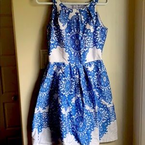 Size 4 Blue and white patterned dress from Cleo